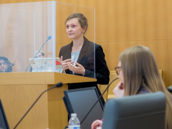 Grace Gephardt arguing at the Saul Lefkowitz Moot Court Competition  