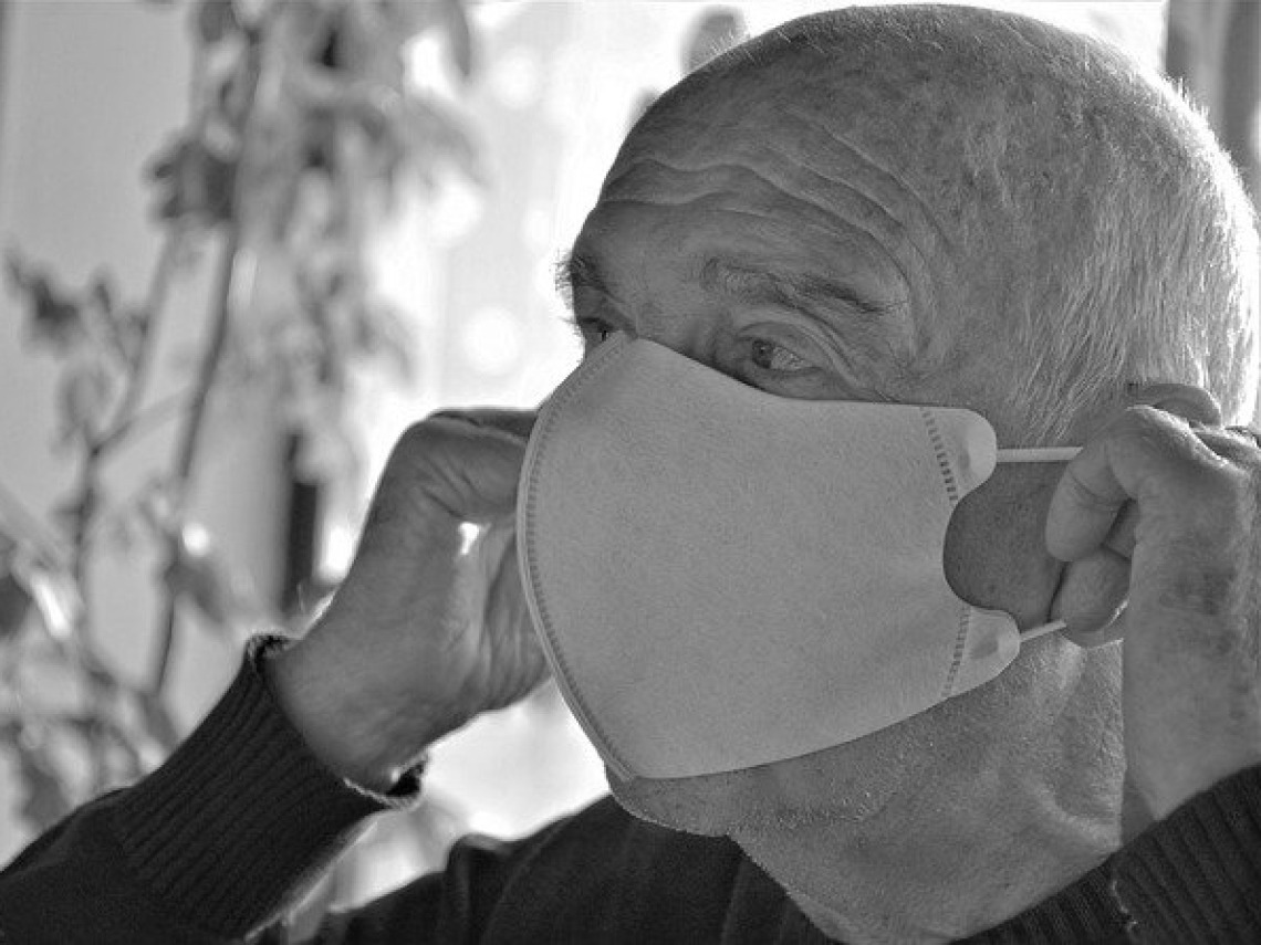 elder man wearing a mask 
