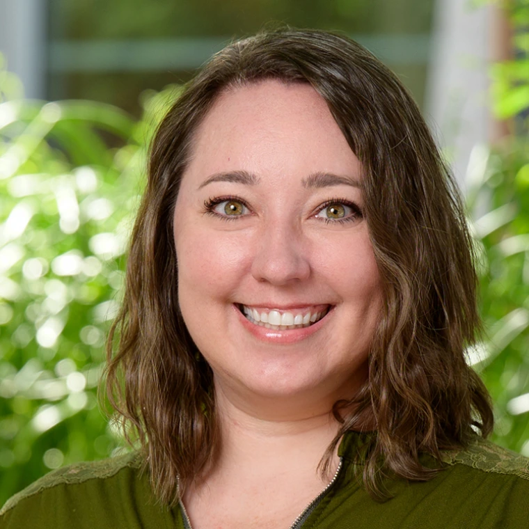 portrait of Lisa Queen