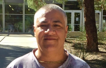 Pedro in front of the law school building