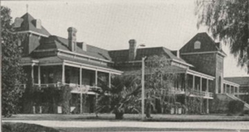Black and white image of Old Main building in 1915
